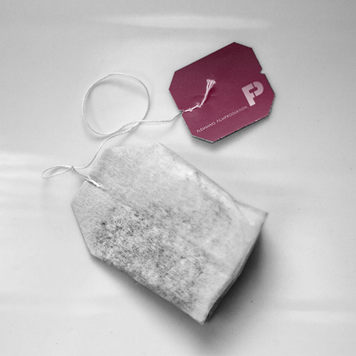 Teebeutel mit Firmenlogo als Etikett